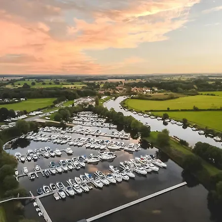 منتزه العطل York Marina Naburn