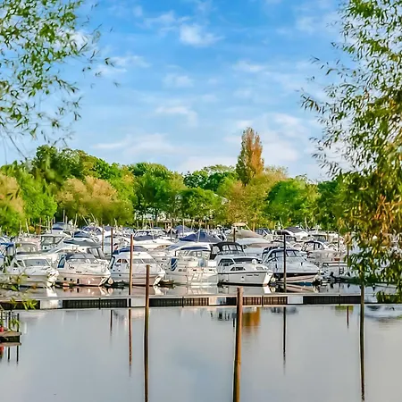 홀리데이파크 York Marina