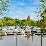 홀리데이파크 York Marina
